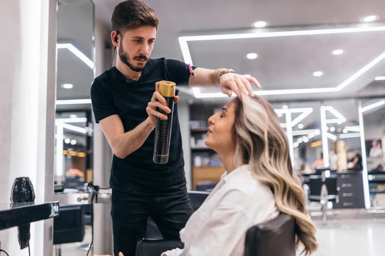 Einrichtung für Friseursalon mit kostenlosem Versand deutschlandweit