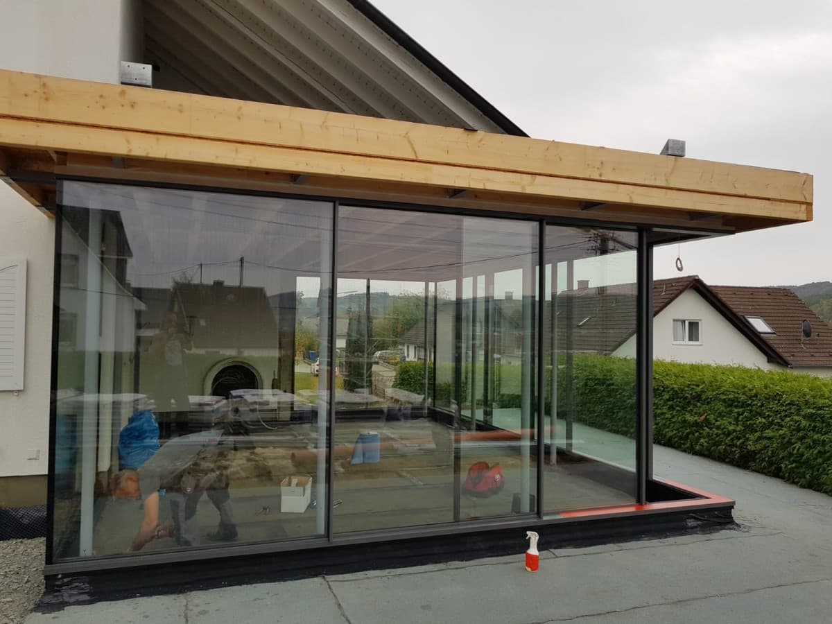 Terrassenüberdachung aus Alu mit LED-Beleuchtung: Stilvoll in den Abendstunden