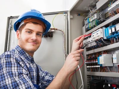 Nachhaltigkeit und Prüfung ortsfester elektrischer Anlagen: Ein Zusammenhang?