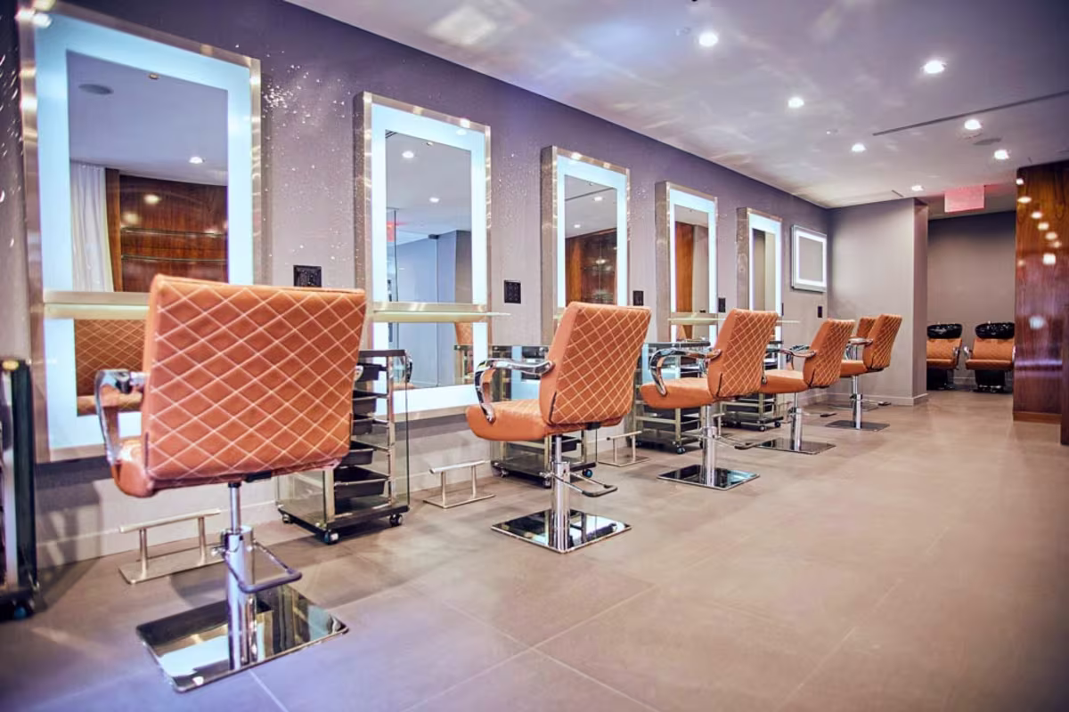 Einrichtung für Friseursalon mit kostenlosem Versand deutschlandweit
